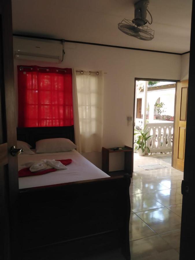 Cabinas Smith Cahuita Luaran gambar